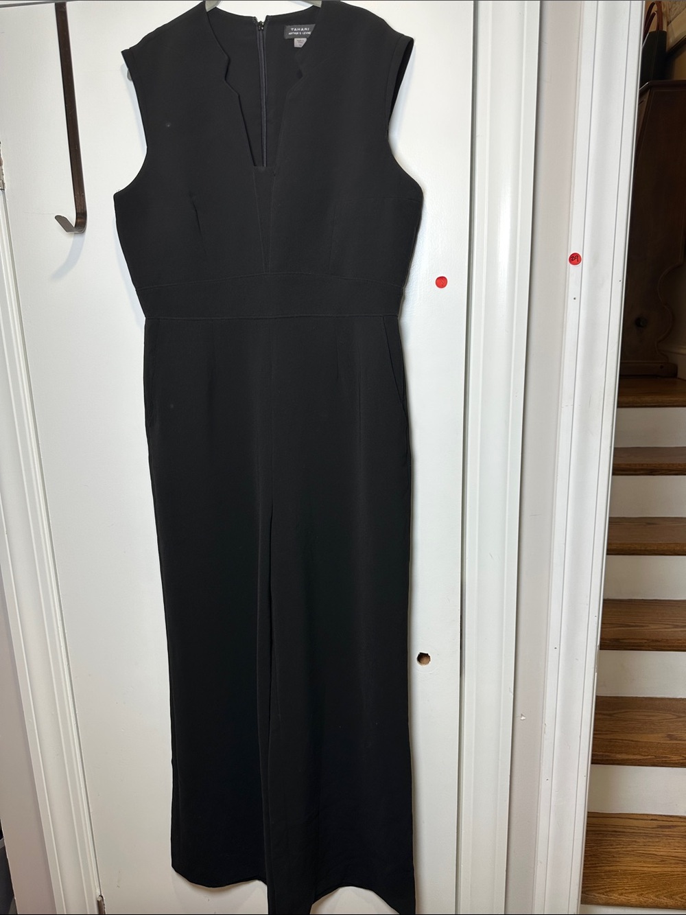 Tahari Black Sleeveless V-Neck Wide-Leg Jumpsuit with Waist Seam (51)